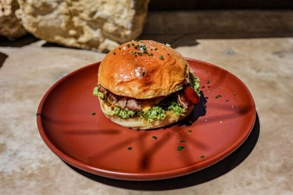 Dips Barbecue with Bacon Burger